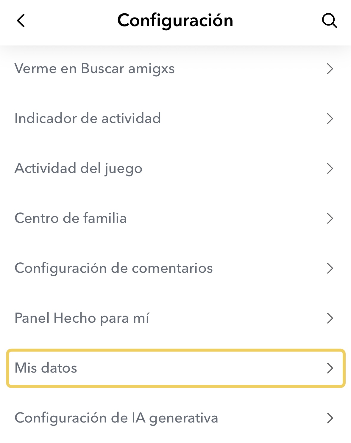 La pantalla de Configuración de Snapchat con la fila Mis datos resaltada.